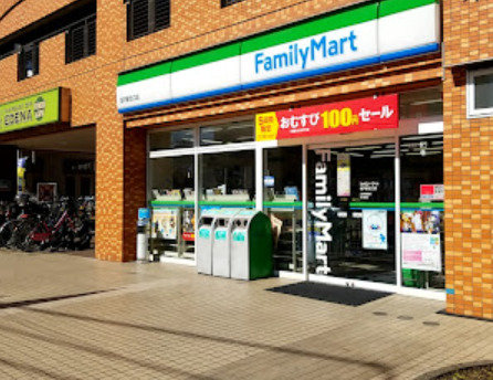 コンビニ　ファミリーマート 坂戸駅北口店（コンビニ）まで504m