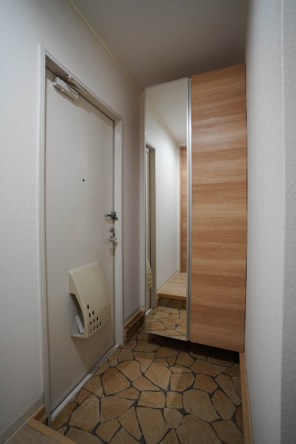 玄関　同じ建物の別なお部屋