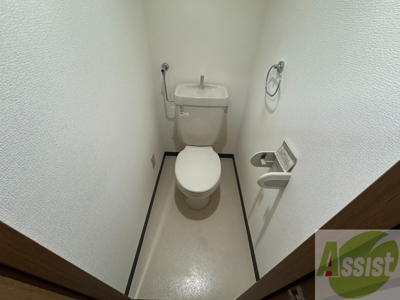 トイレ　こちらはトイレです。清潔感があり、安心して使用できます。