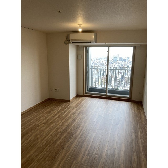 居室・リビング　※別部屋の参考写真です。