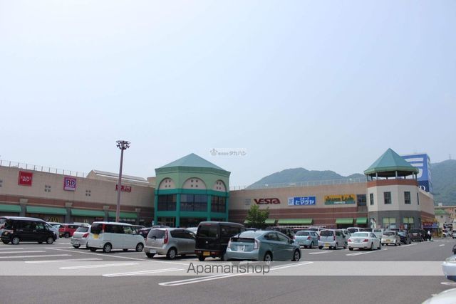 スーパー　フジグラン三原（スーパー）まで781m