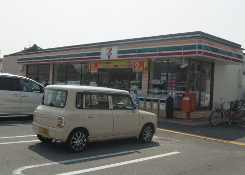 コンビニ　セブンイレブン 木津川原田店（コンビニ）まで930m