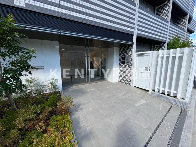 エントランス　落ち着いたエントランスです