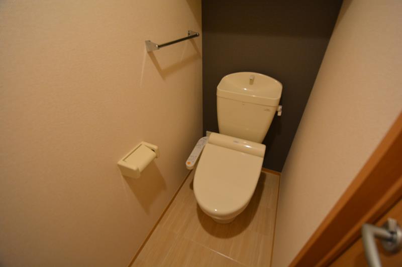 トイレ　温水洗浄暖房便座ついてます☆