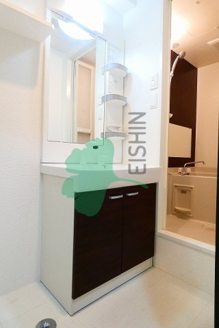 洗面設備　シンプルで使いやすい洗面台です！