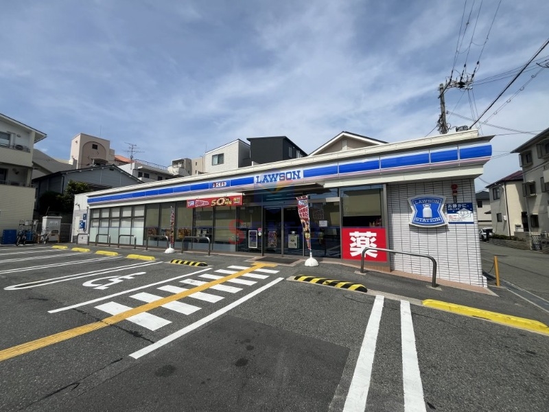 コンビニ　ローソン桜塚店（コンビニ）まで617m