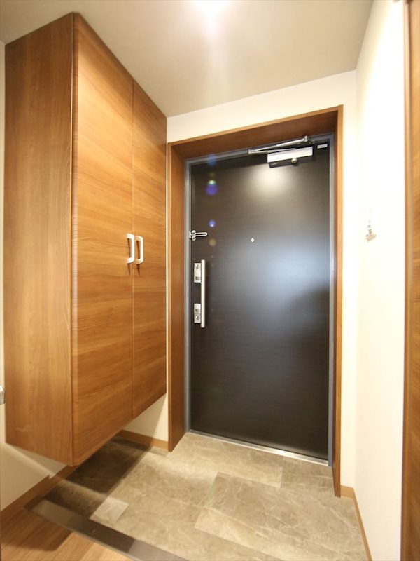 玄関　玄関　シューズボックス充実しています