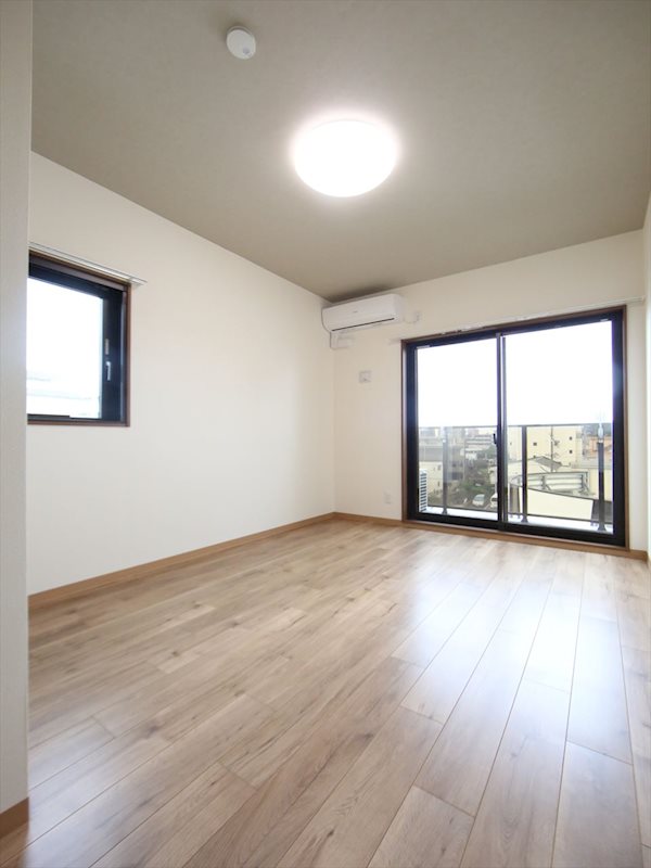 居室・リビング　洋室6.2帖　エアコン付き　南向きバルコニー