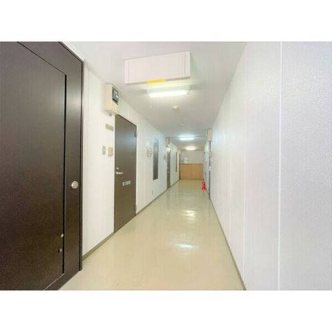 ロビー　玄関前