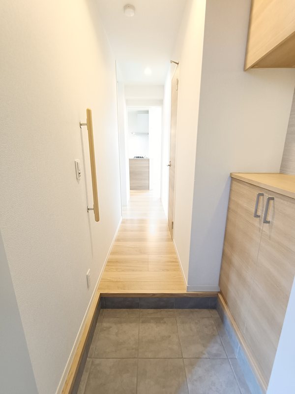 玄関　※同タイプ別居室のお写真です。