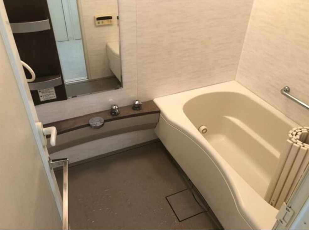 バス・シャワールーム　コンパクトで使いやすいお風呂です