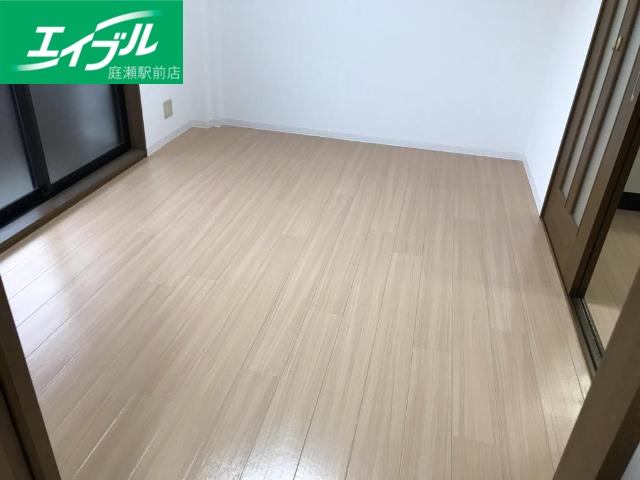 居室・リビング　室内