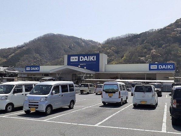 ホームセンター　DCM高梁店（ホームセンター）まで550m