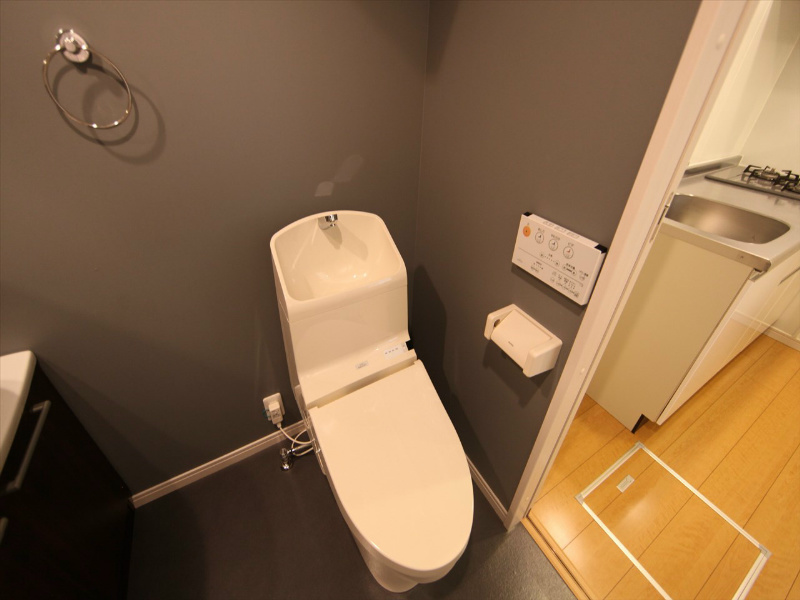 トイレ　温水洗浄暖房便座付トイレ