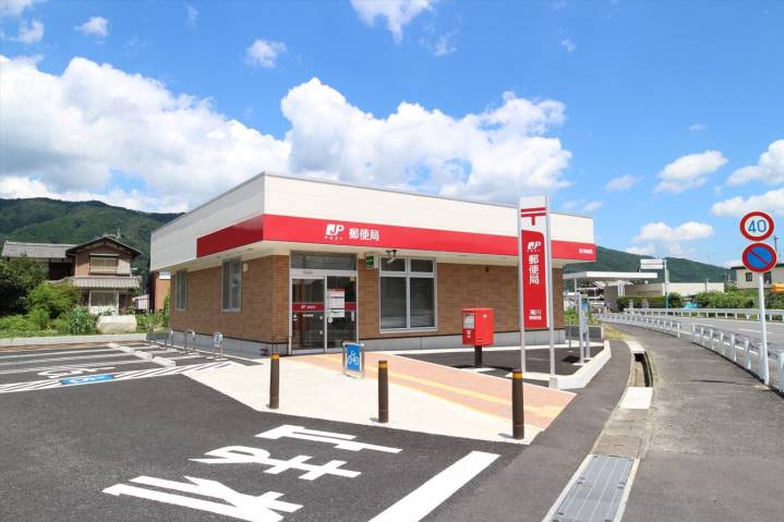 郵便局　滝川郵便局（郵便局）まで287m