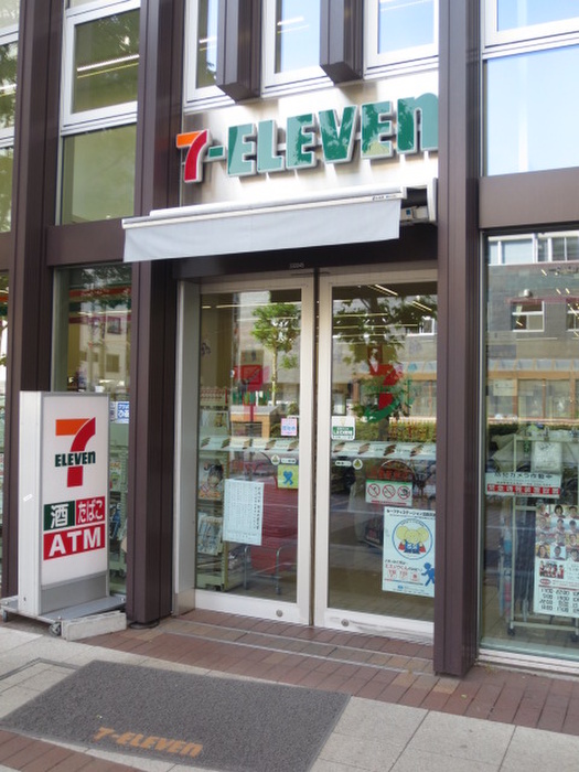 コンビニ　セブンイレブン（コンビニ）まで82m