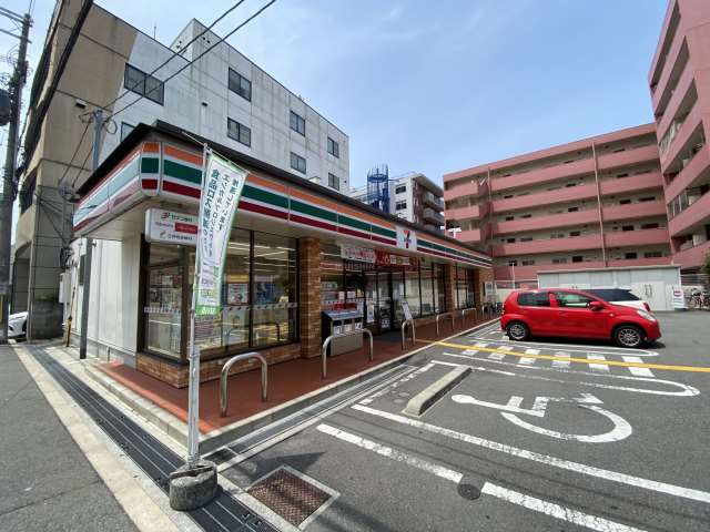 コンビニ　セブンイレブン（コンビニ）まで323m