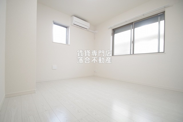 居室・リビング　2面採光の綺麗なお部屋♪