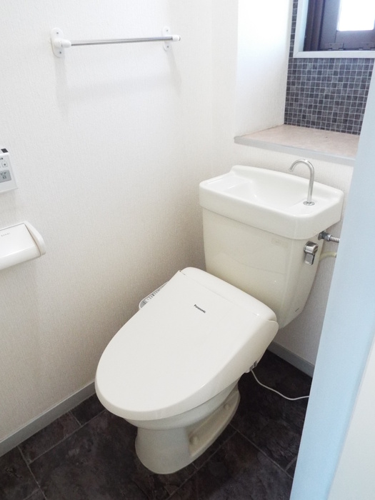 トイレ　温水洗浄暖房便座