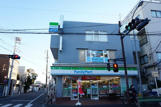 コンビニ　ファミリーマート西ケ丘一丁目店（コンビニ）まで361m