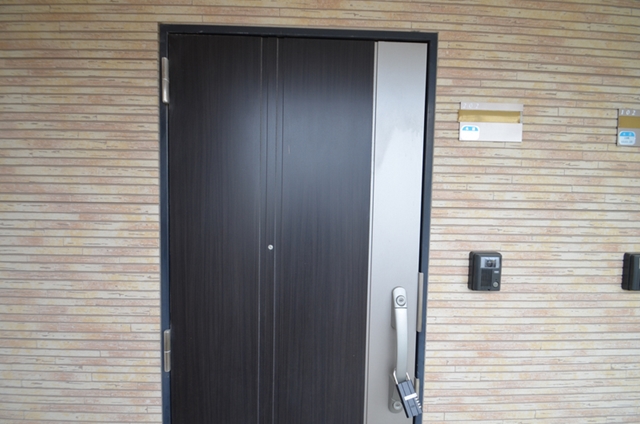 エントランス　玄関前