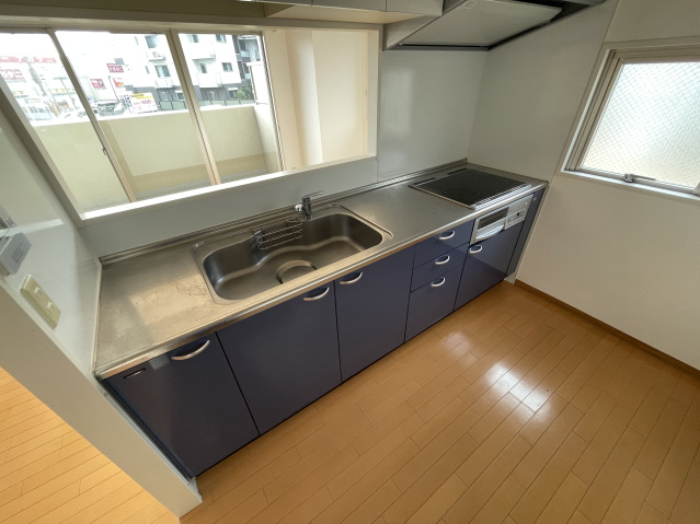 キッチン　電気温水器給湯