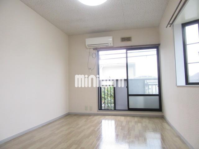 居室・リビング　２面採光の明るいお部屋です