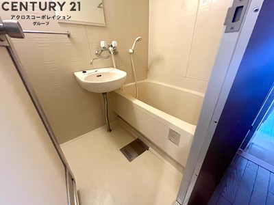 バス・シャワールーム　シンプルなお風呂です。