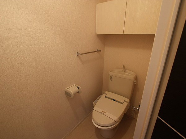 トイレ　温水シャワー付きトイレです