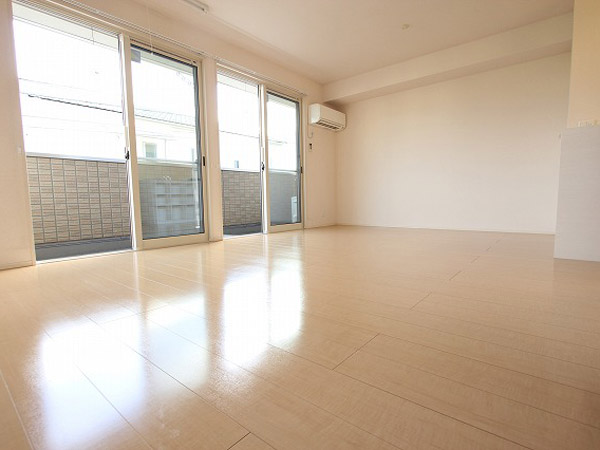 居室・リビング　日当たり良好15.3帖の広いLDKです