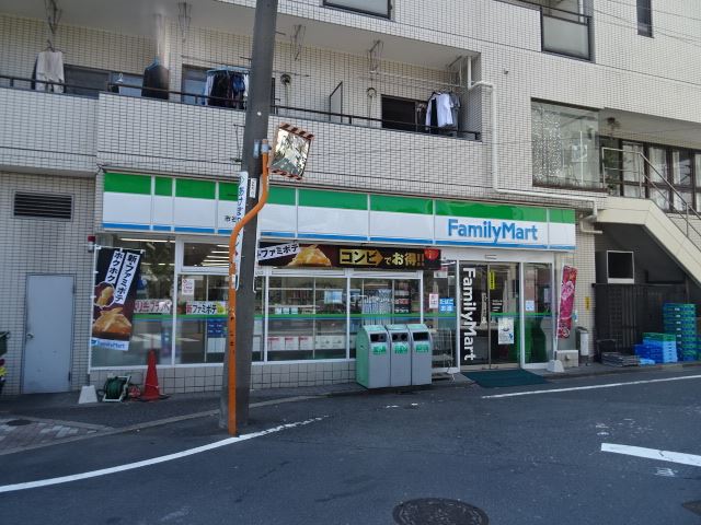 コンビニ　ファミリーマート（コンビニ）まで150m