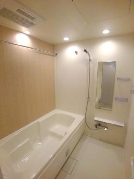 バス・シャワールーム　追焚乾燥機能付広々一坪バス