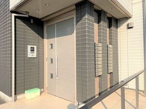 エントランス　共用玄関オートロック仕様！安心・安全なシャーメゾンライフを♪