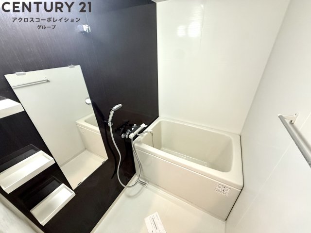 バス・シャワールーム　シンプルな浴室です。