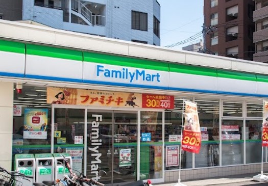 コンビニ　ファミリーマート サンズ原町田三丁目店（コンビニ）まで247m