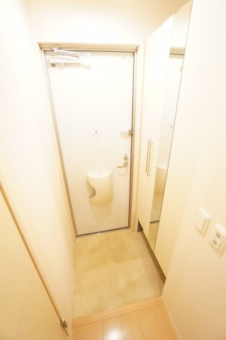 玄関　※同物件・同タイプの写真です。
