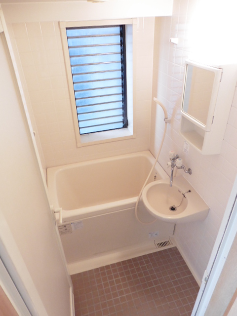 バス・シャワールーム　※別部屋参考写真