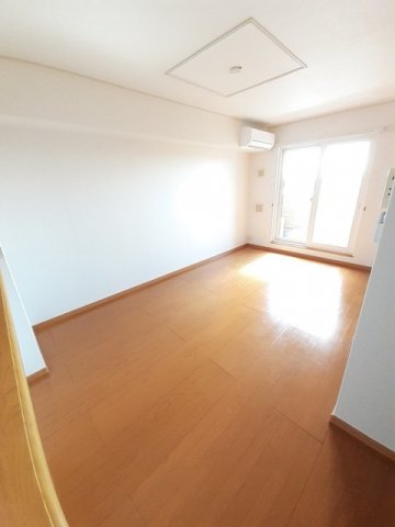 居室・リビング　居間です