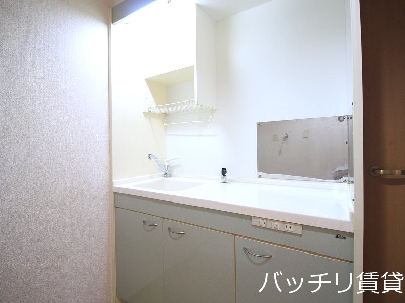 キッチン　同型タイプの為、現状を優先致します。