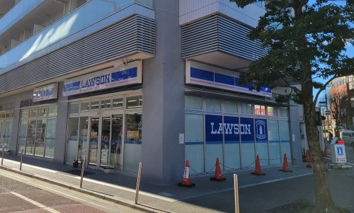 コンビニ　ローソン茅ヶ崎駅南口店（コンビニ）まで145m