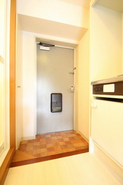 玄関　同物件別号室の写真です。