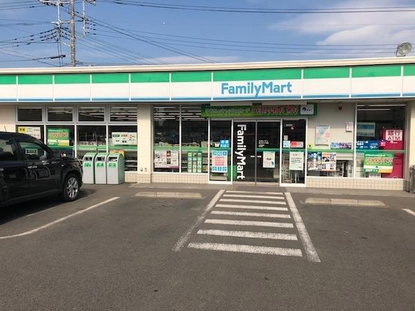 コンビニ　ファミリーマート星が丘三丁目店（コンビニ）まで318m