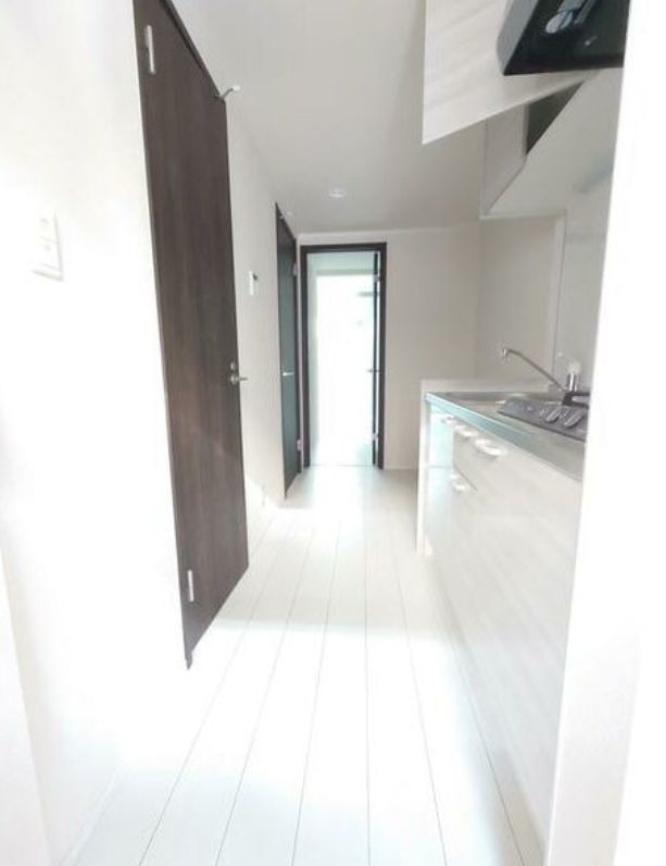 玄関　同物件内別号室のお写真になります