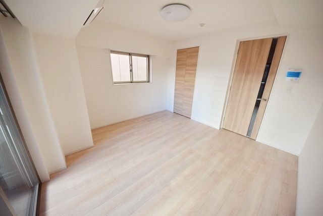 その他部屋・スペース　★2面採光の洋室★