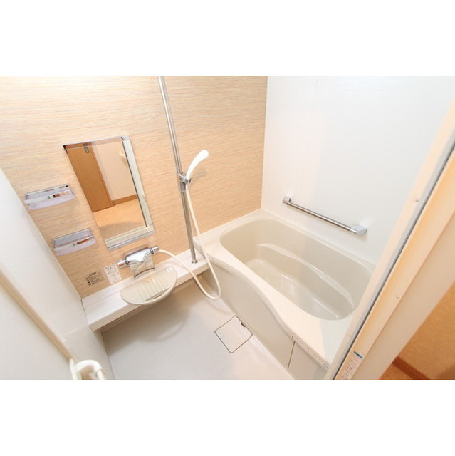 バス・シャワールーム　浴室乾燥機付きのお風呂！