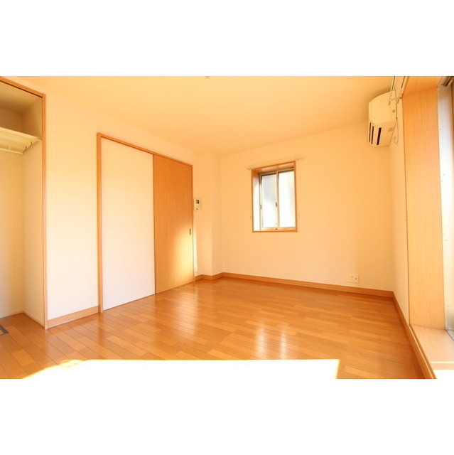 居室・リビング　８．２帖の洋室！