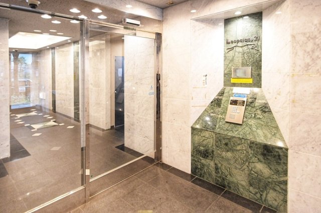 エントランス　オートロック完備