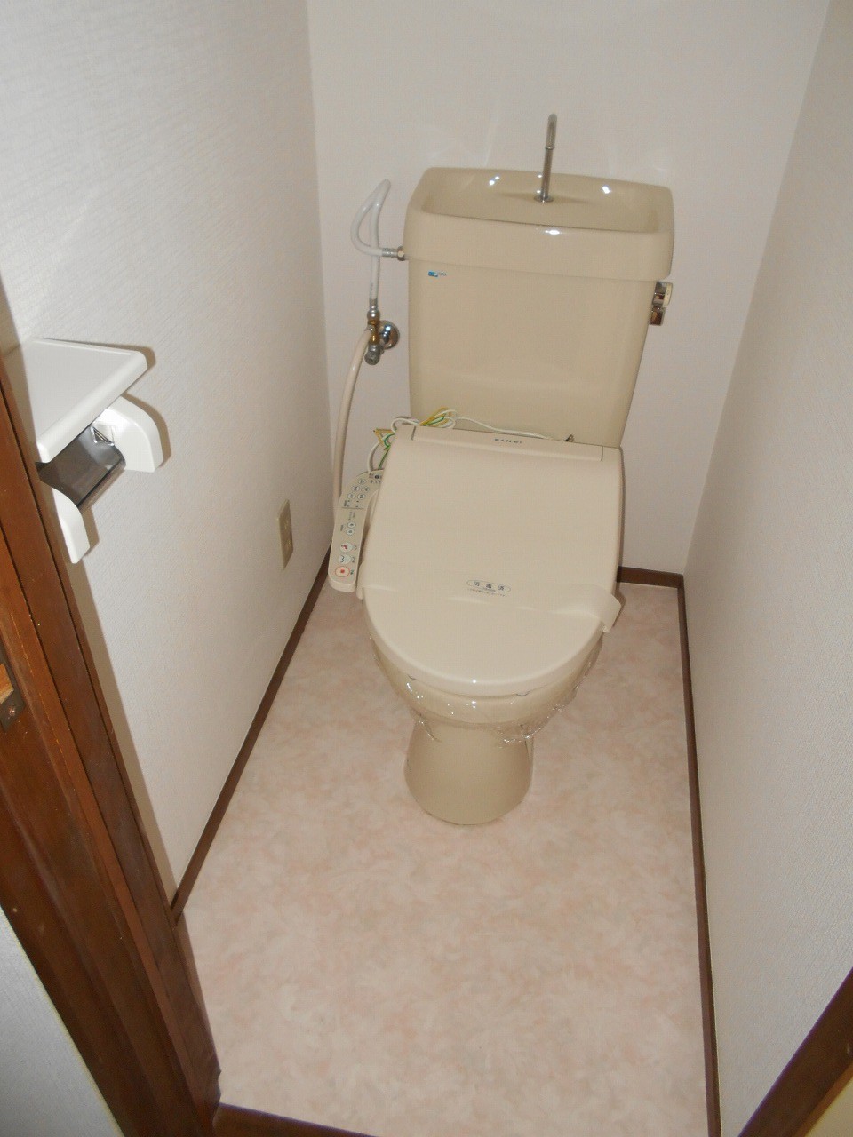 トイレ　温水洗浄便座