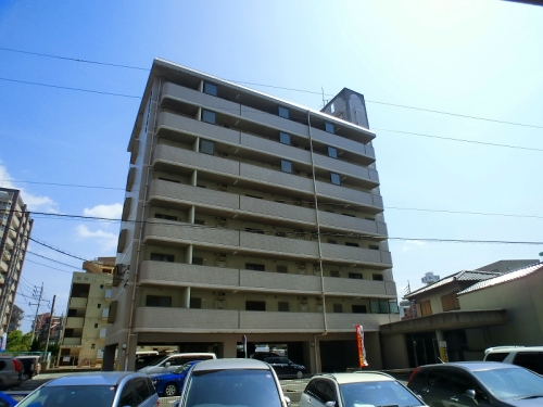 建物外観　防犯カメラ対応、オートロック付マンションで安心生活！