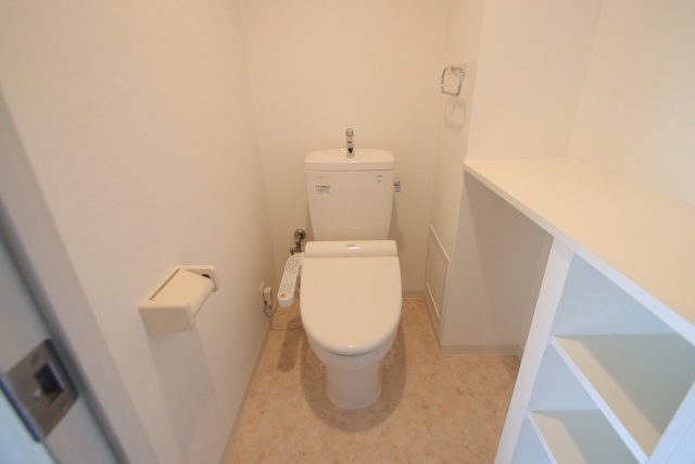 トイレ　※別室の参考写真の為、現況優先です。